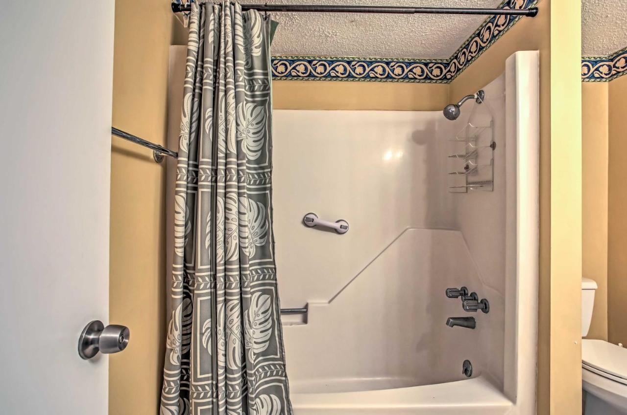 North Myrtle With Patio - Walk To Beach! Holiday home