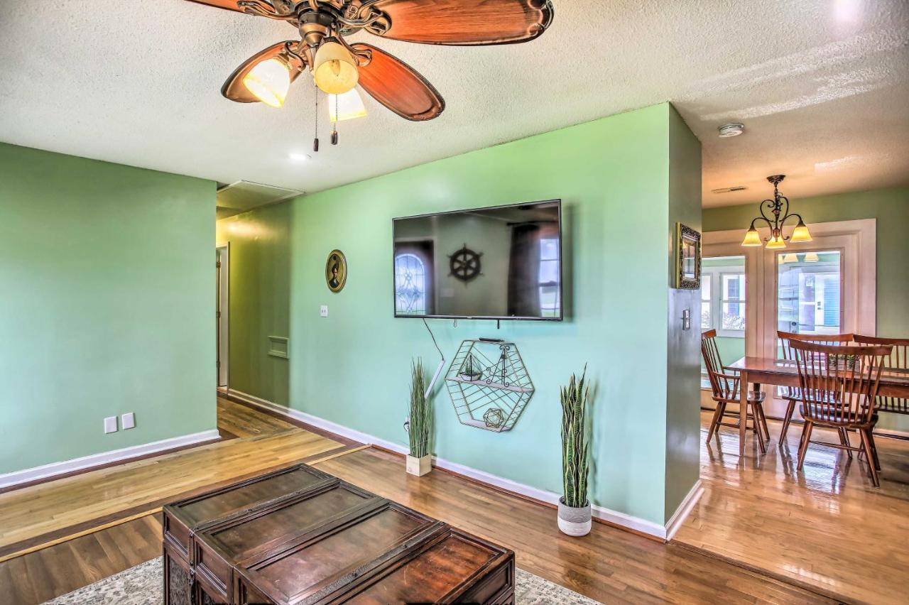 Holiday home Surfside Beach House - King Bed Less Than 2 Mi To Shore!