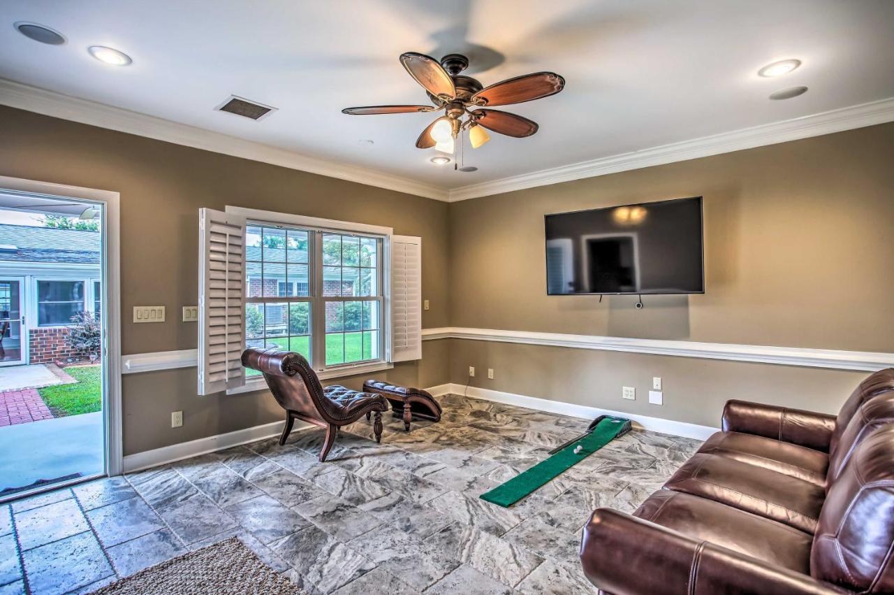 Surfside Beach House - King Bed Less Than 2 Mi To Shore! Holiday home