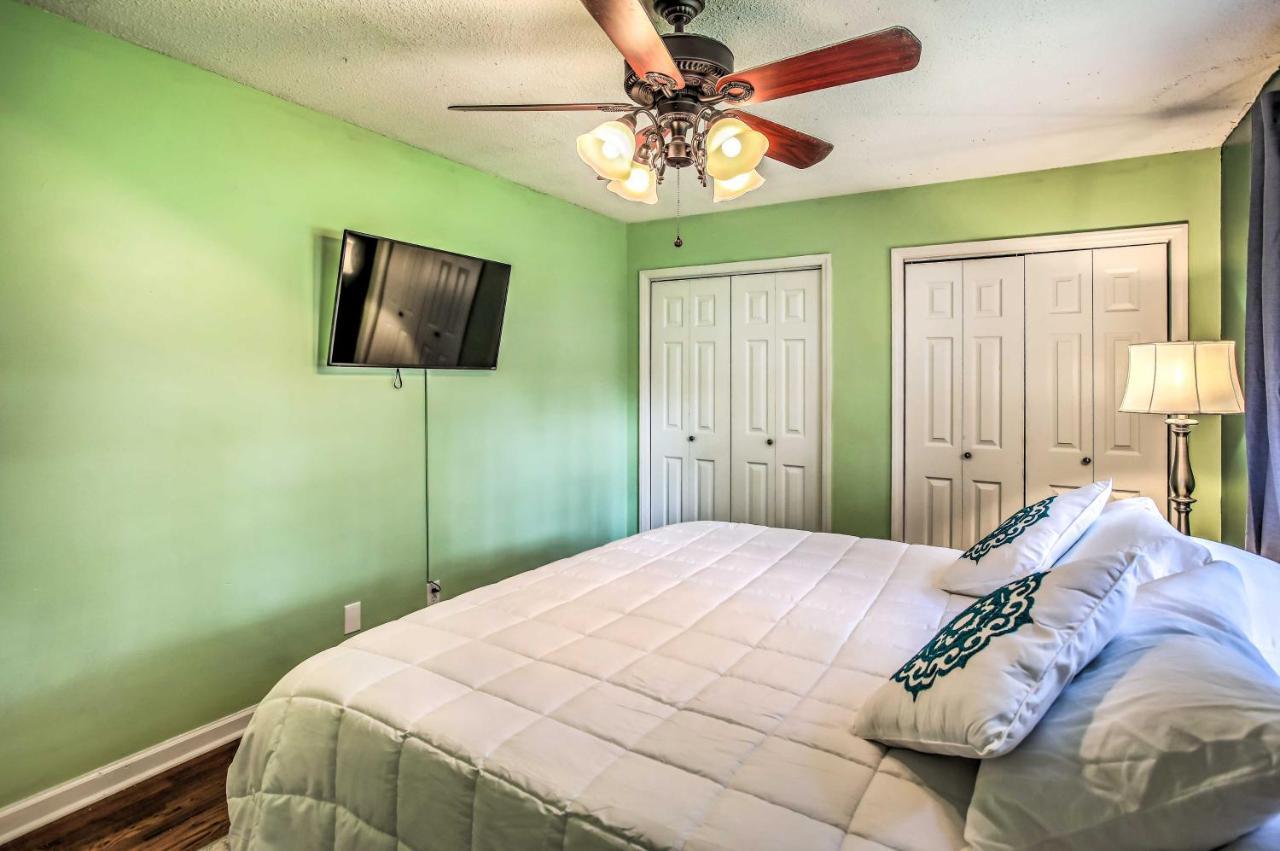 Surfside Beach House - King Bed Less Than 2 Mi To Shore! Holiday home