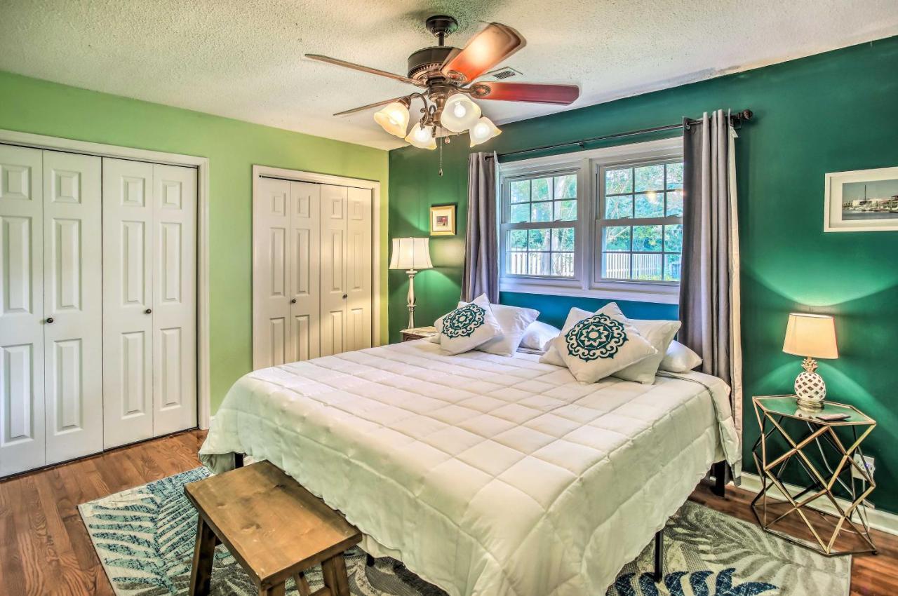 Holiday home Surfside Beach House - King Bed Less Than 2 Mi To Shore!