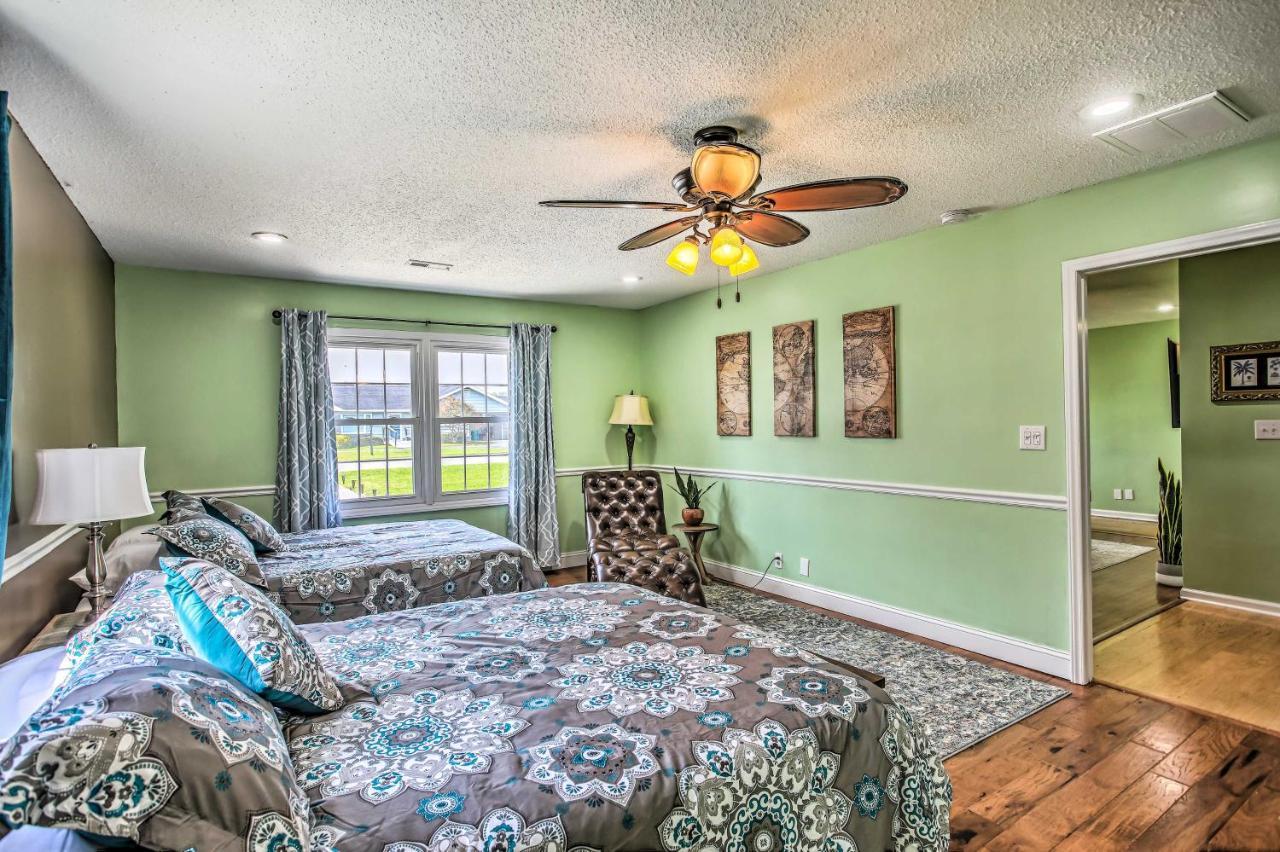 Holiday home Surfside Beach House - King Bed Less Than 2 Mi To Shore!