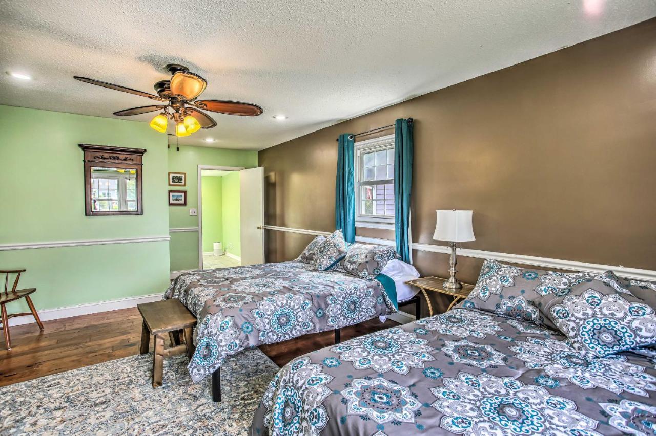 Holiday home Surfside Beach House - King Bed Less Than 2 Mi To Shore!