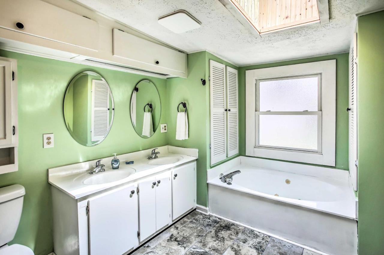 Holiday home Surfside Beach House - King Bed Less Than 2 Mi To Shore! Myrtle Beach