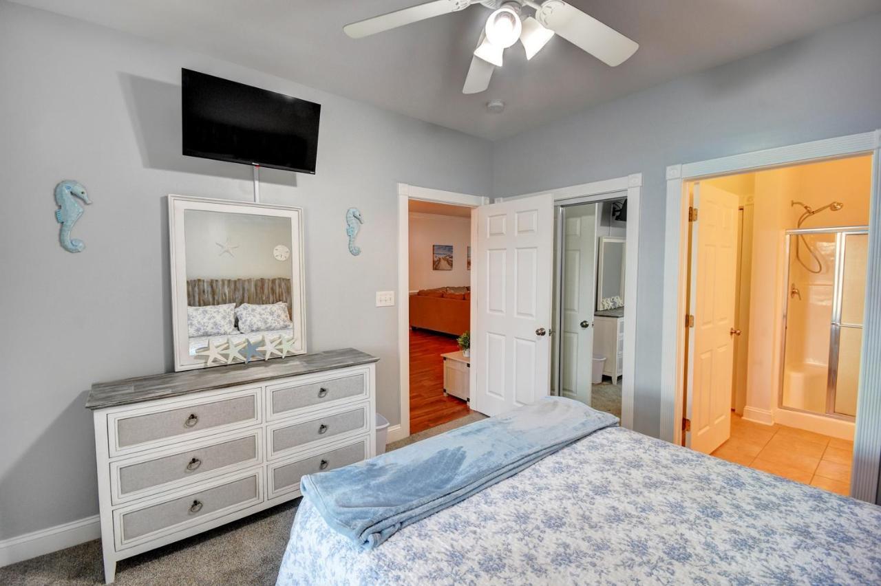 4827 Magnolia Drive, #302 Apartment *