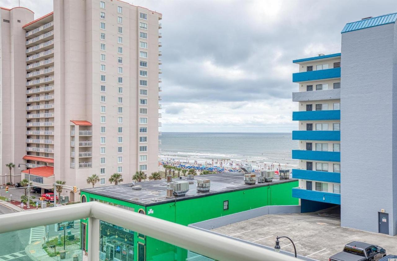 Malibu Pointe Beach Club - Across The Street From The Ocean! Sleeps 13 Guests! Holiday home