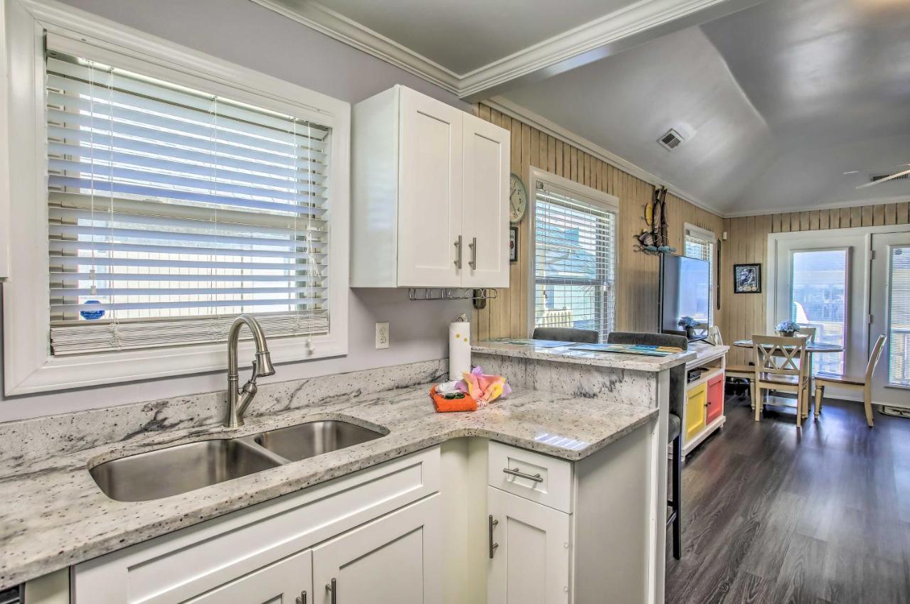 Coastal With Pool Access - Walk To Apache Pier Holiday home Myrtle Beach