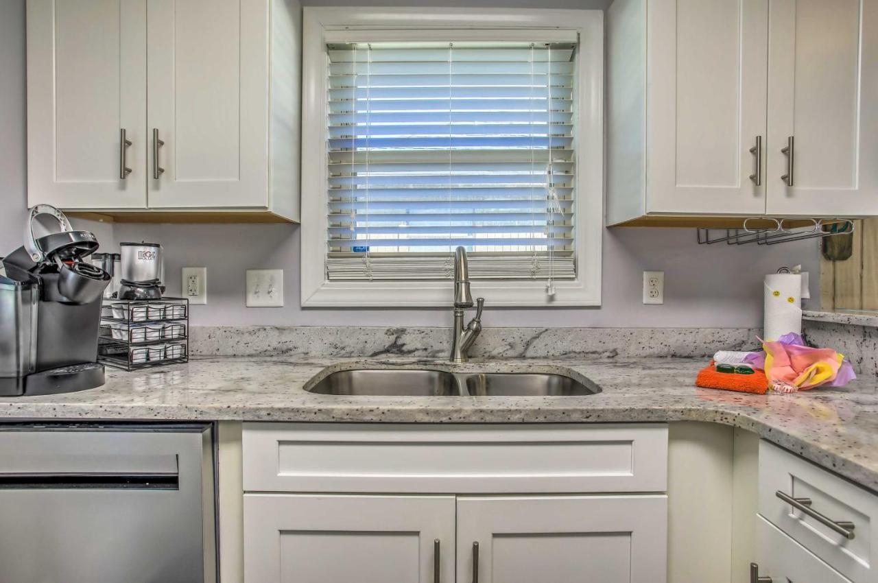 Coastal With Pool Access - Walk To Apache Pier Holiday home Myrtle Beach