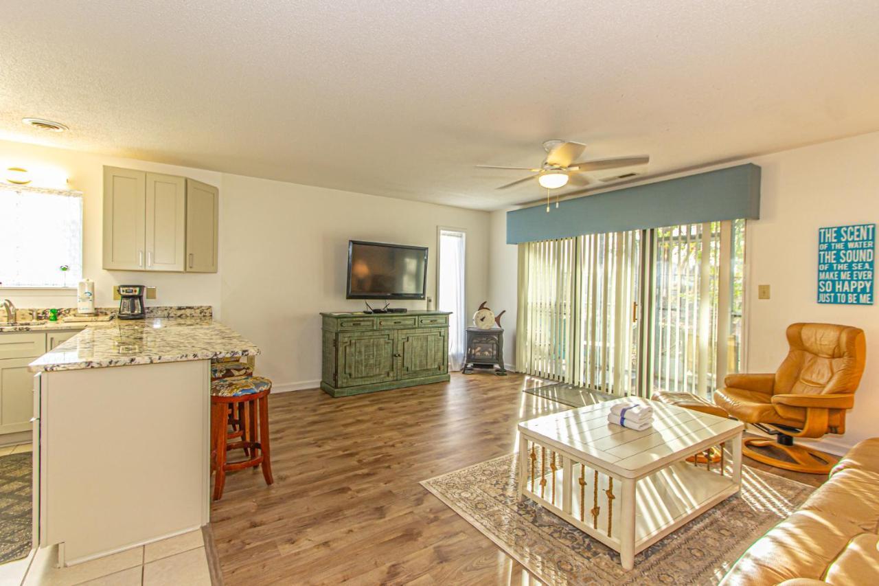 Holiday home 2 Bed 2 Bath Ground Level Golf Colony 33i Only 2 Miles To The