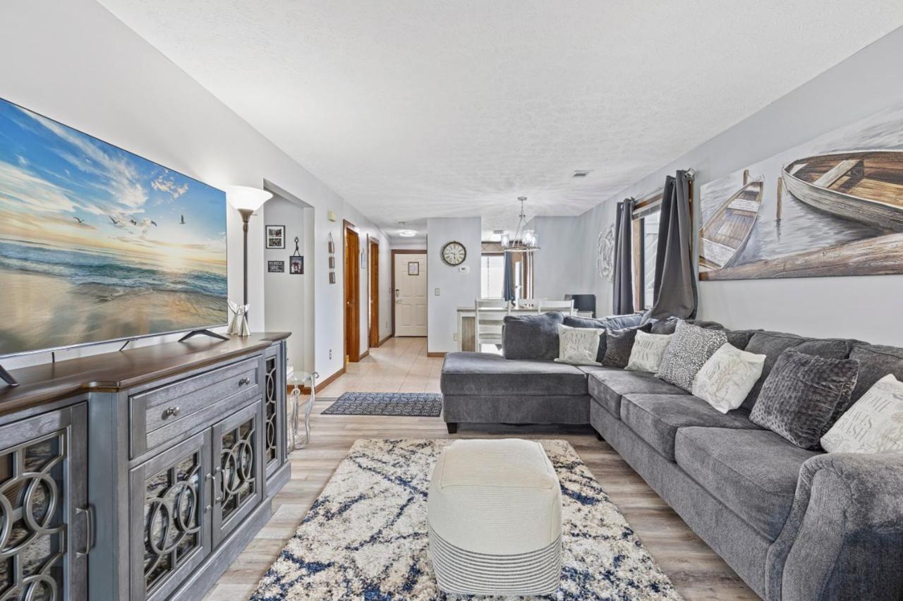 Spacious Modern - 1st Floor - One Block To The