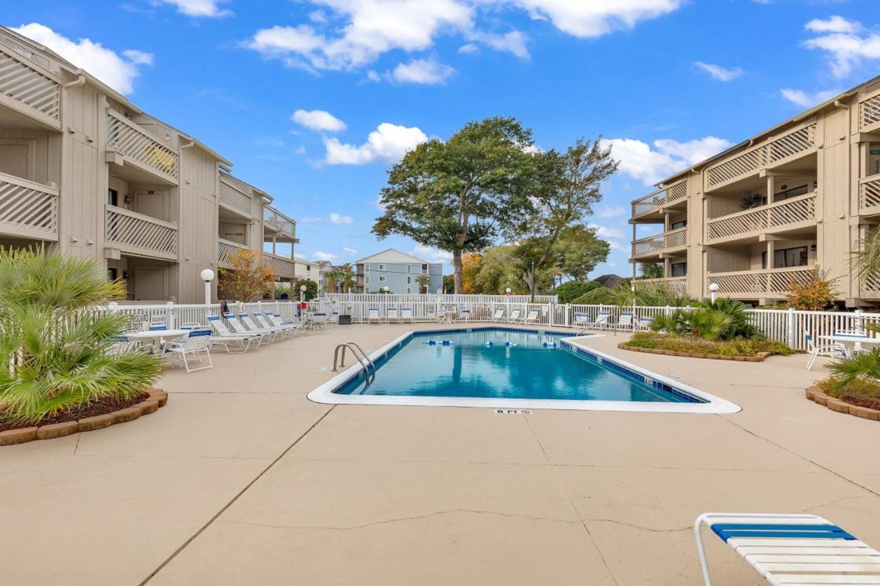Apartment Spacious Modern - 1st Floor - One Block To The