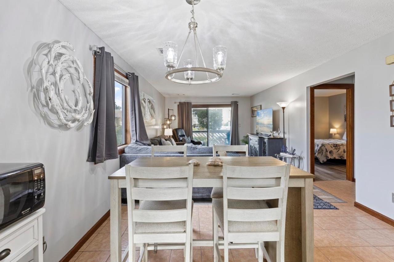 Spacious Modern - 1st Floor - One Block To The