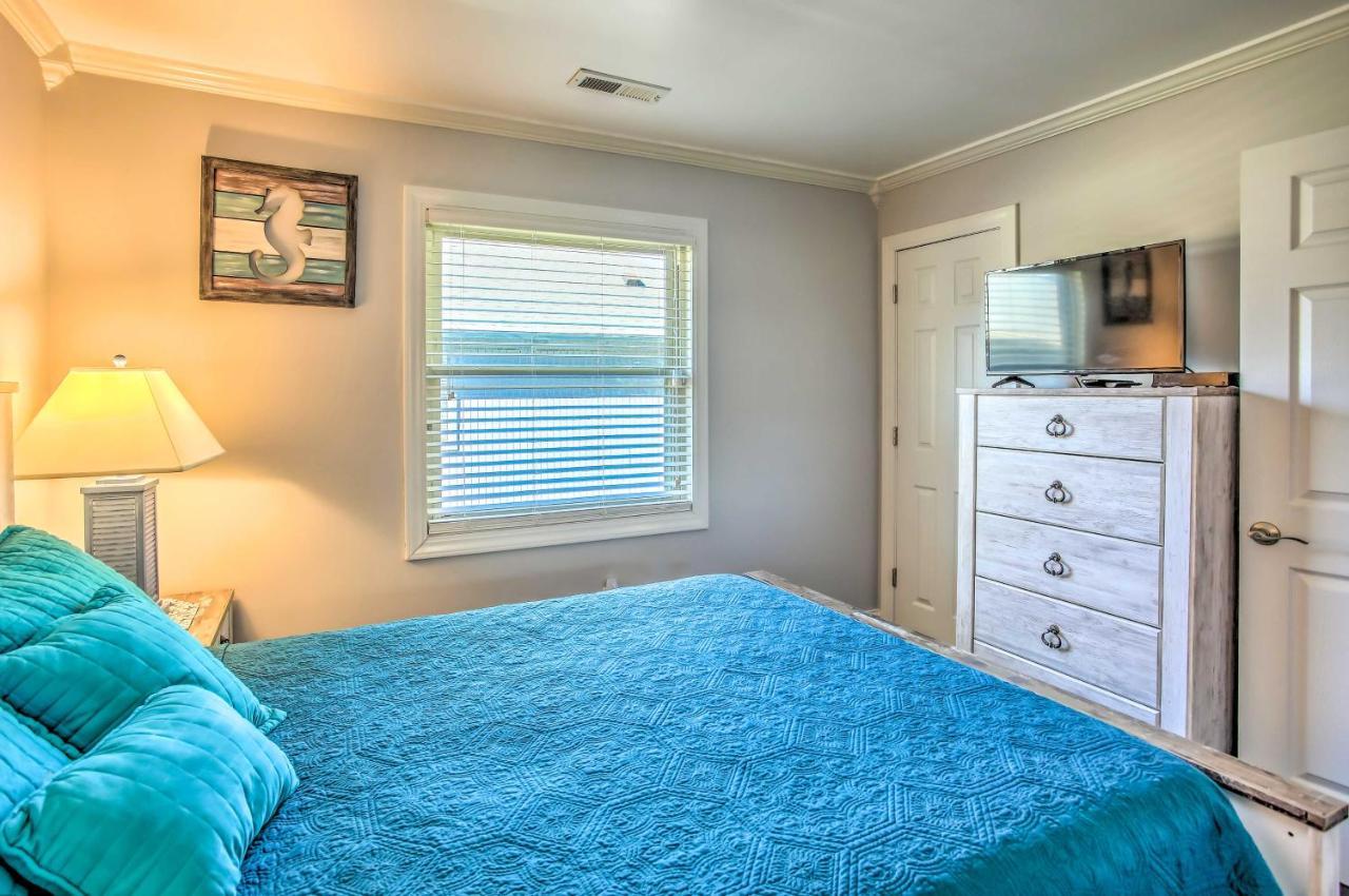 Coastal With Pool Access - Walk To Apache Pier Holiday home *