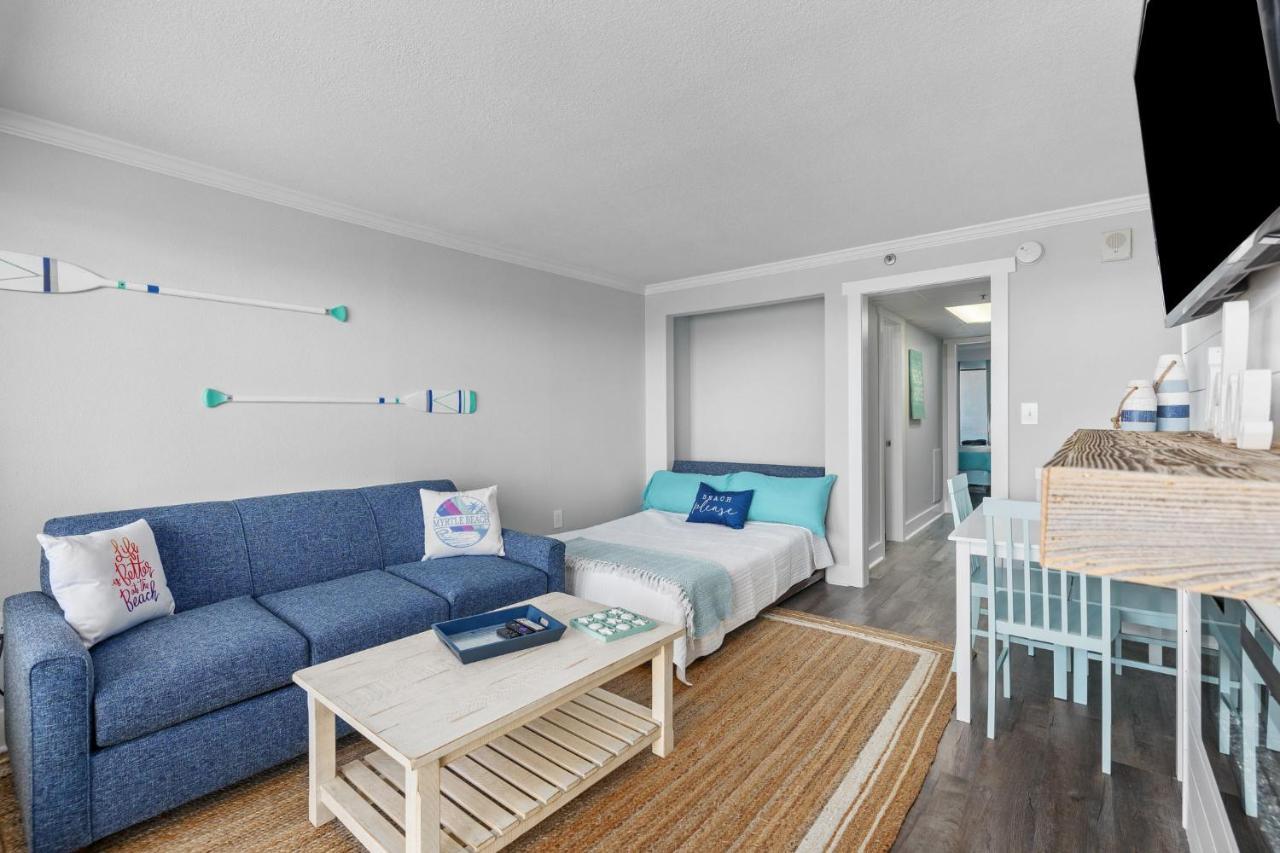 Luxurious Fully Renovated 12th Story Ocean Front Holiday home *