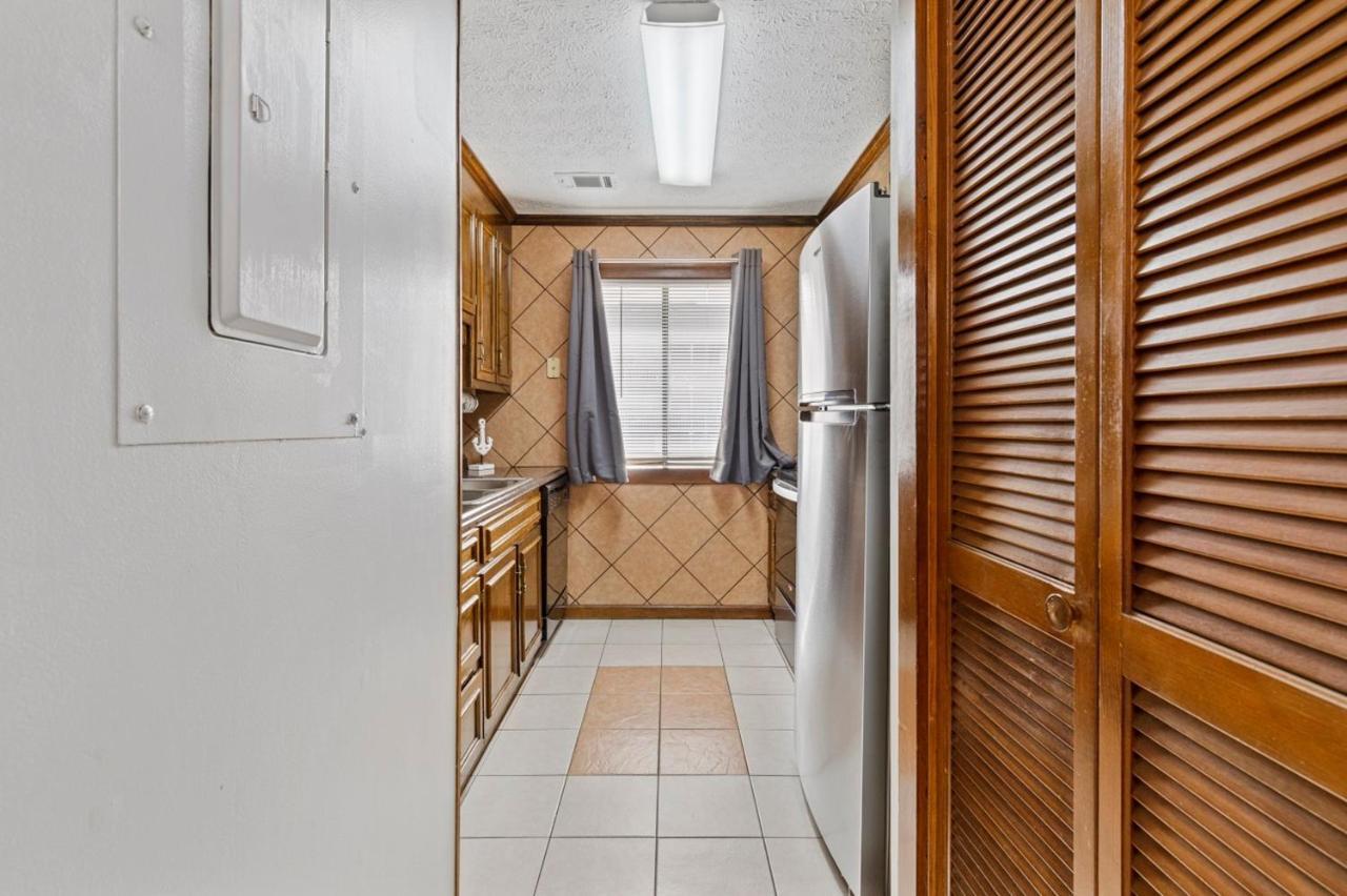 Spacious Modern - 1st Floor - One Block To The * Myrtle Beach