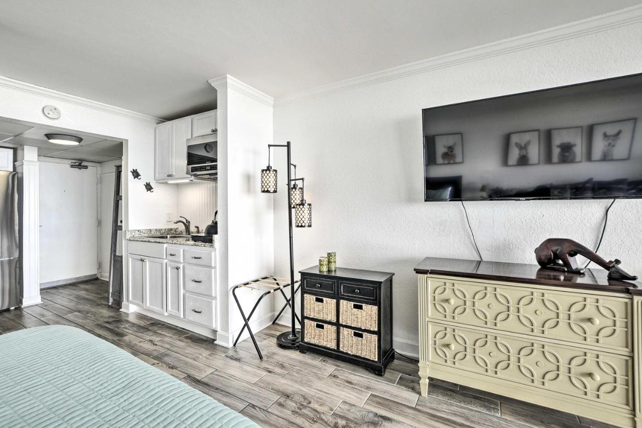 Newly Renovated Oceanfront With Access Apartment *