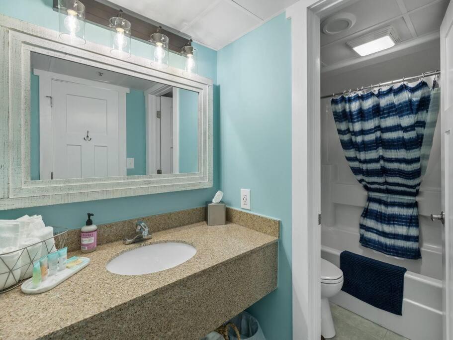 Luxurious Fully Renovated 12th Story Ocean Front *
