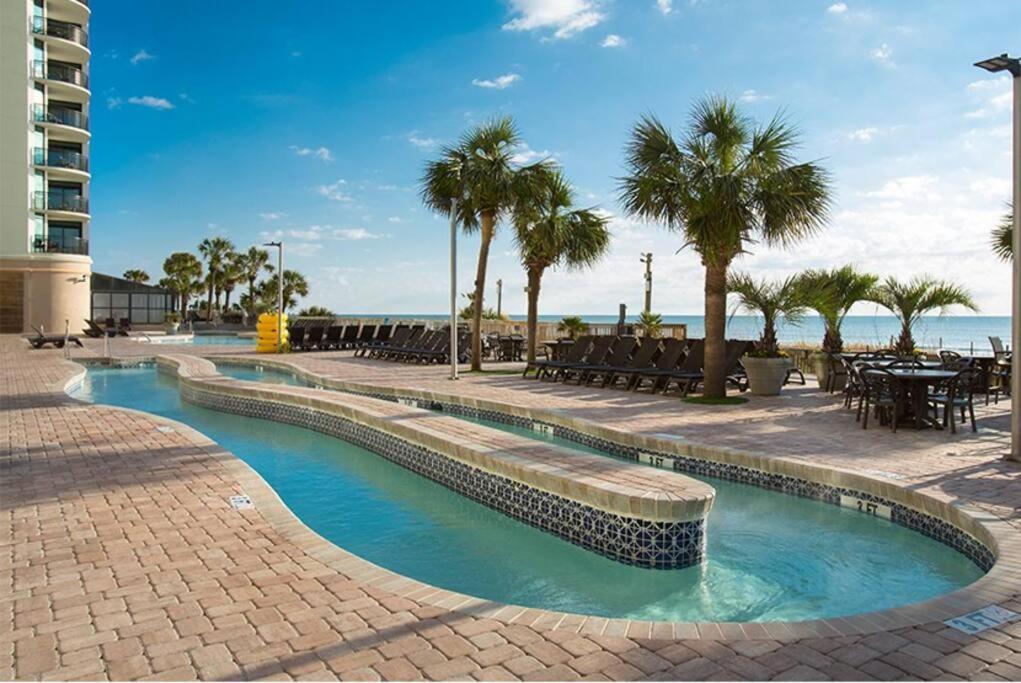 Luxurious Fully Renovated 12th Story Ocean Front Holiday home *
