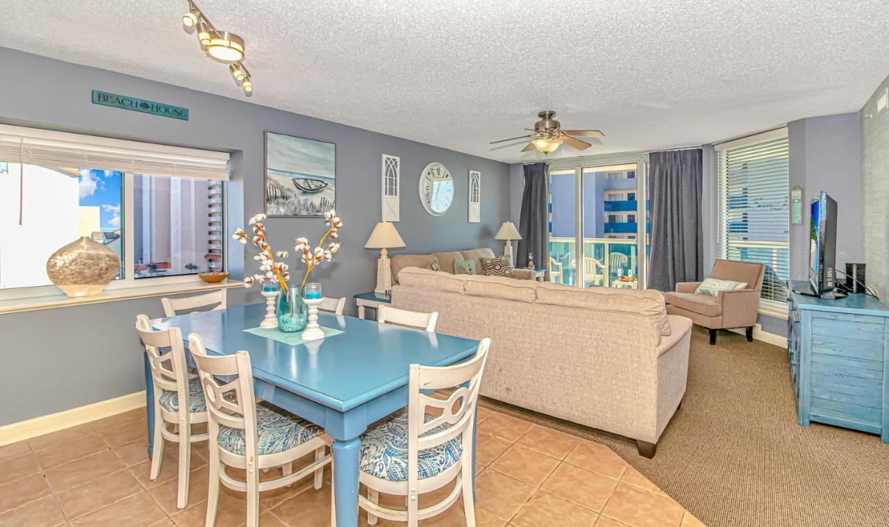 Malibu Pointe Beach Club - Across The Street From The Ocean! Sleeps 13 Guests! Holiday home