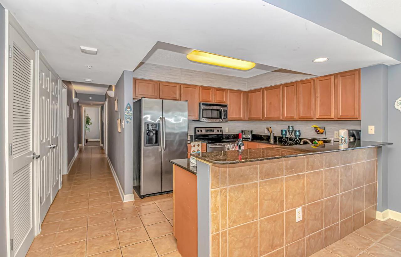 Holiday home Malibu Pointe Beach Club - Across The Street From The Ocean! Sleeps 13 Guests! *