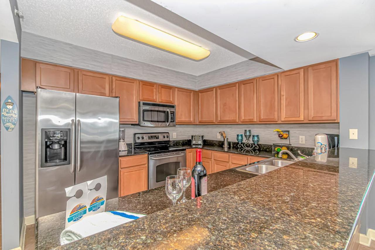 Malibu Pointe Beach Club - Across The Street From The Ocean! Sleeps 13 Guests!