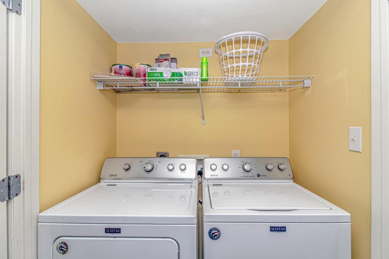 Holiday home Malibu Pointe Beach Club - Across The Street From The Ocean! Sleeps 13 Guests!