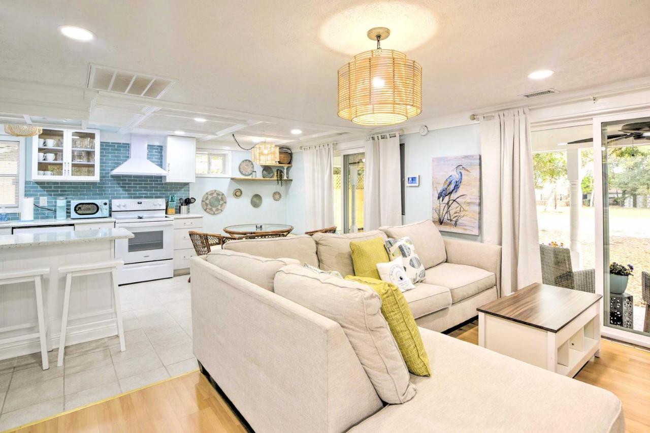 Bright Retreat With Fire Pit - Walk To The Beach!