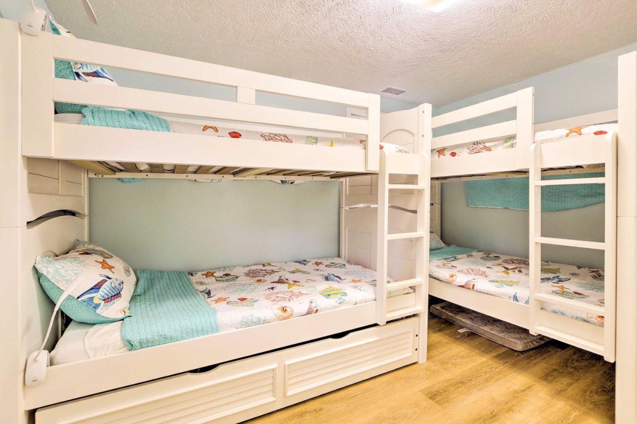 Bright Retreat With Fire Pit - Walk To The Beach! * Myrtle Beach