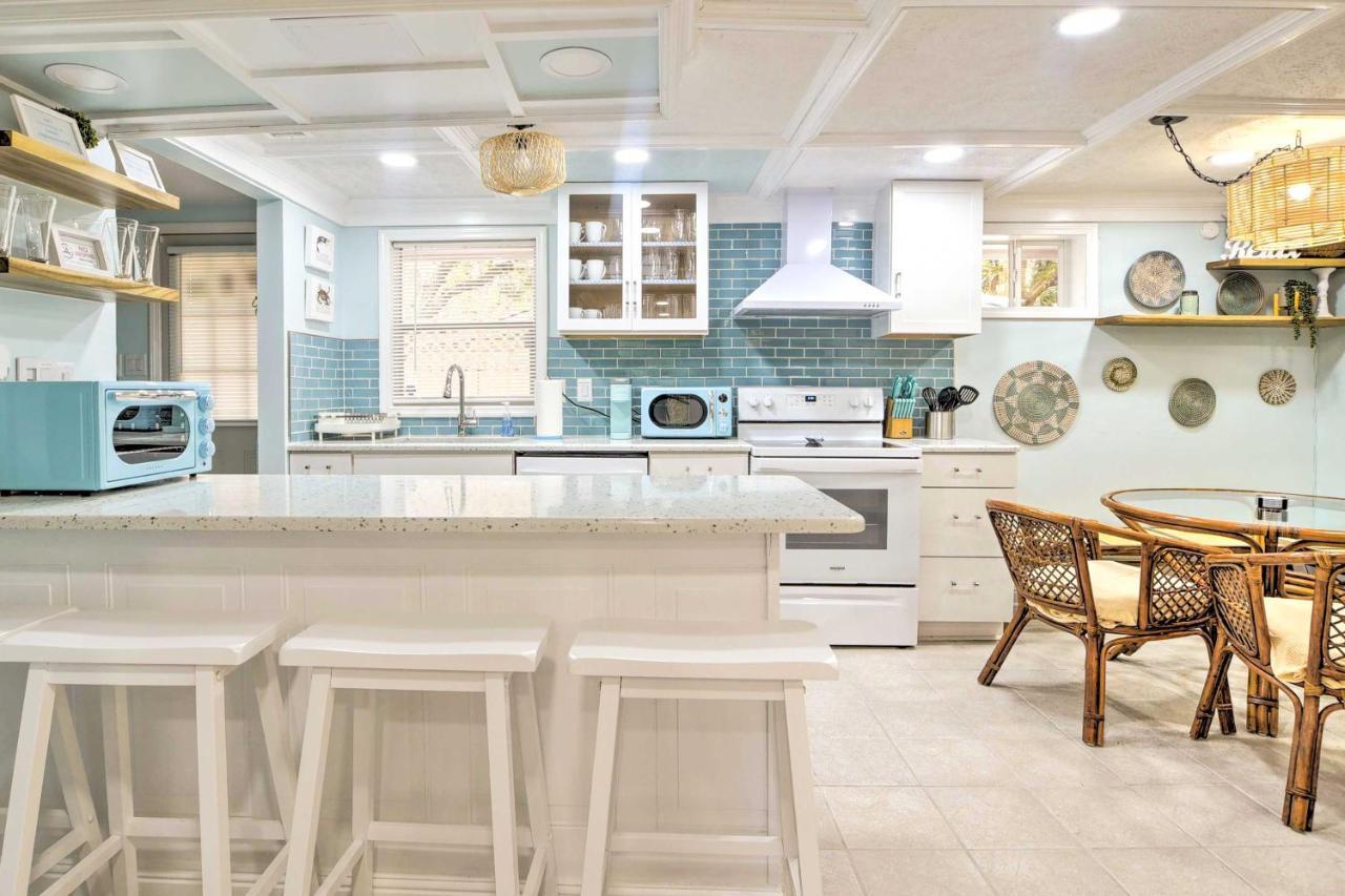 Bright Retreat With Fire Pit - Walk To The Beach! * Myrtle Beach