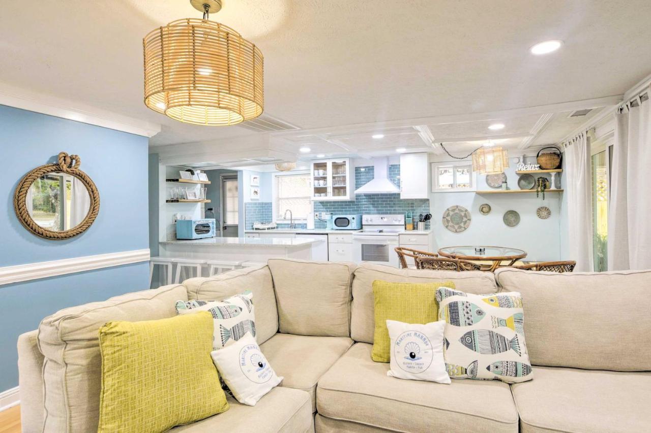 Bright Retreat With Fire Pit - Walk To The Beach! *