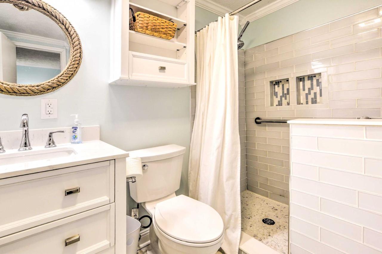 Bright Retreat With Fire Pit - Walk To The Beach! * Myrtle Beach