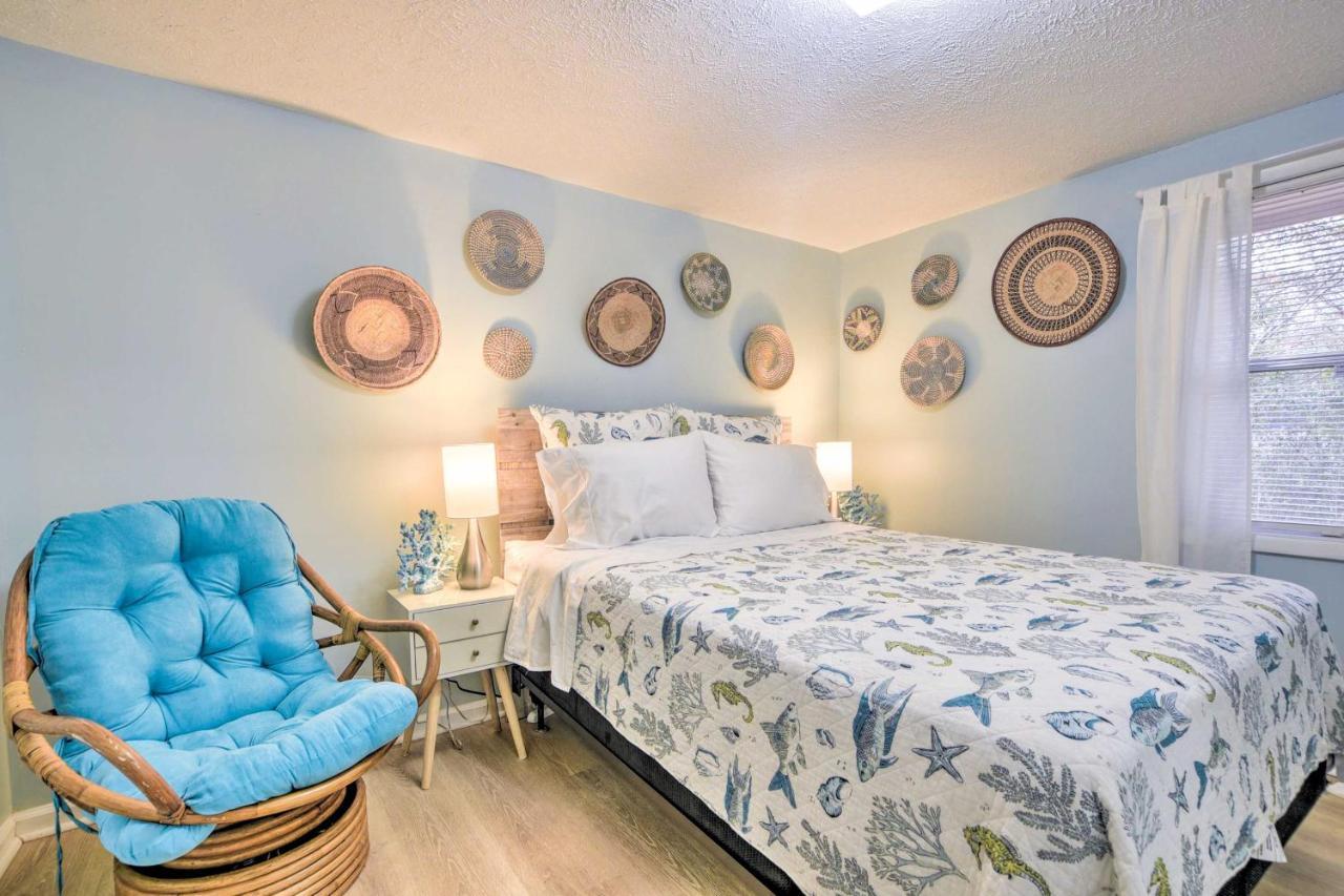 Bright Retreat With Fire Pit - Walk To The Beach! Holiday home