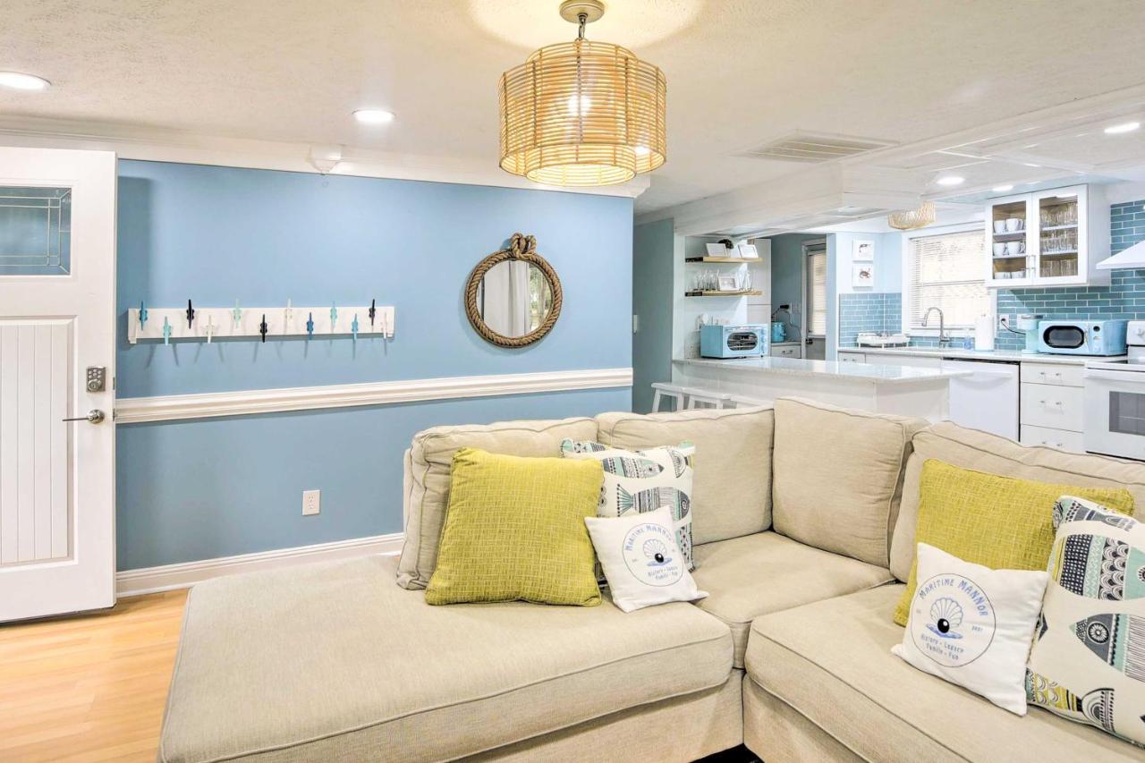 Bright Retreat With Fire Pit - Walk To The Beach! Holiday home Myrtle Beach