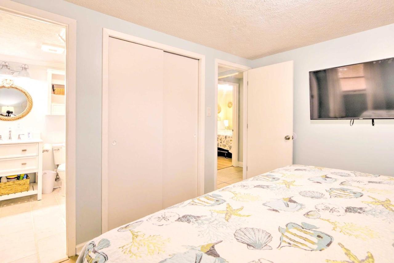 Bright Retreat With Fire Pit - Walk To The Beach! * Myrtle Beach