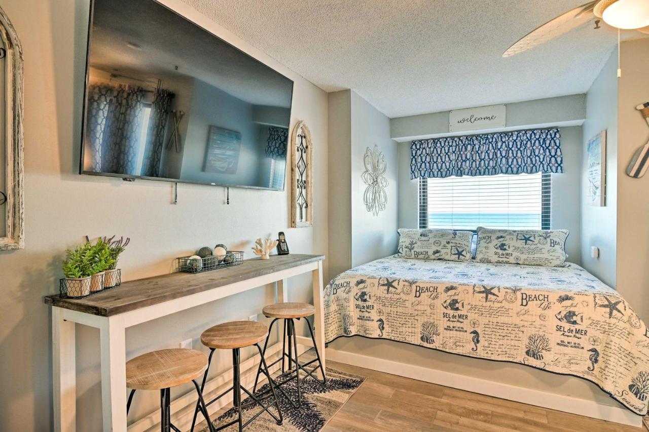 Renovated Oceanfront With Balcony Apartment *