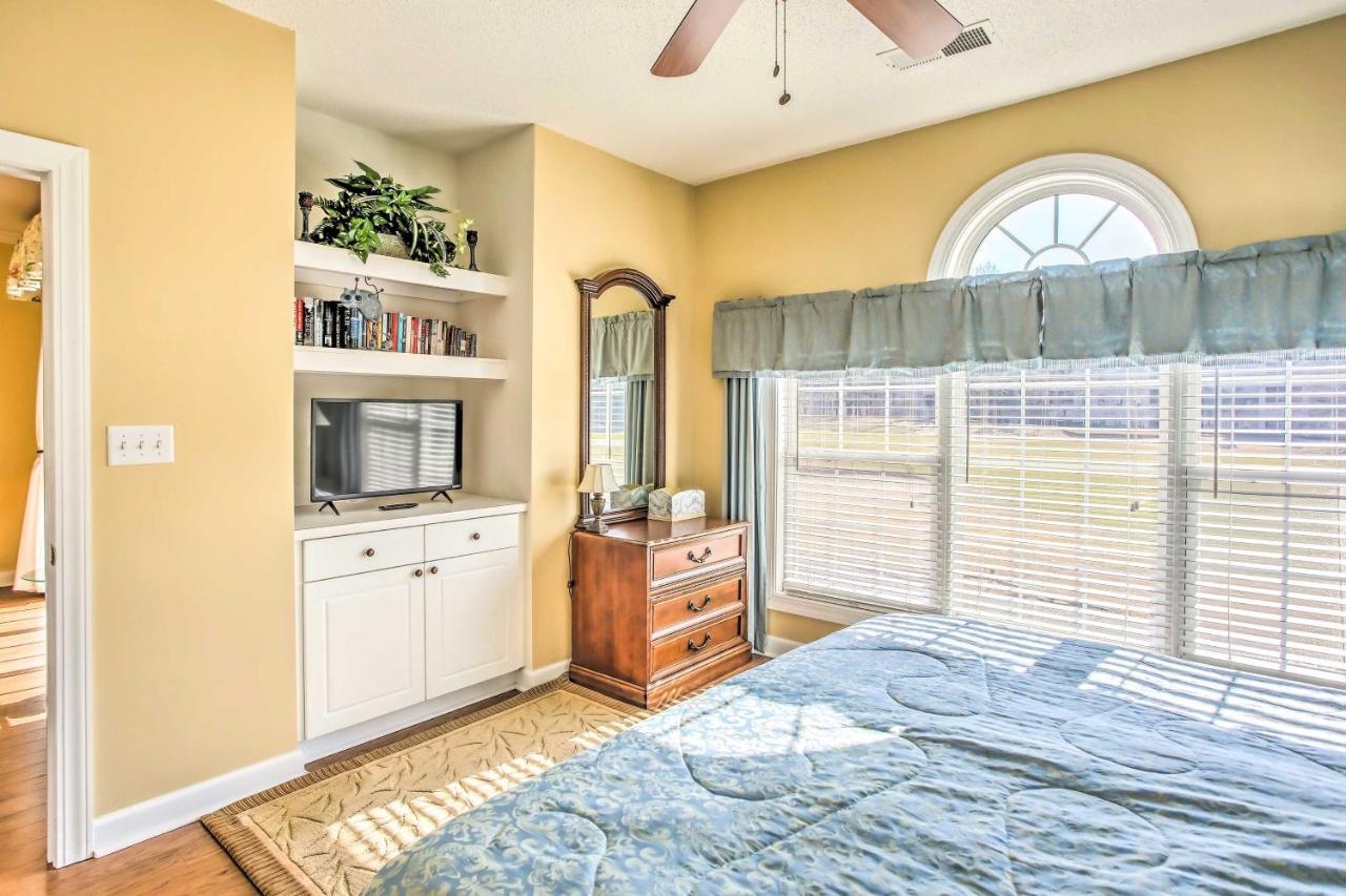 Apartment With Balcony And Pool Access! *