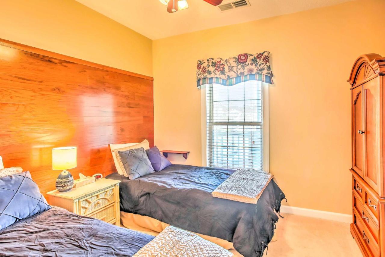 Apartment With Balcony And Pool Access! *