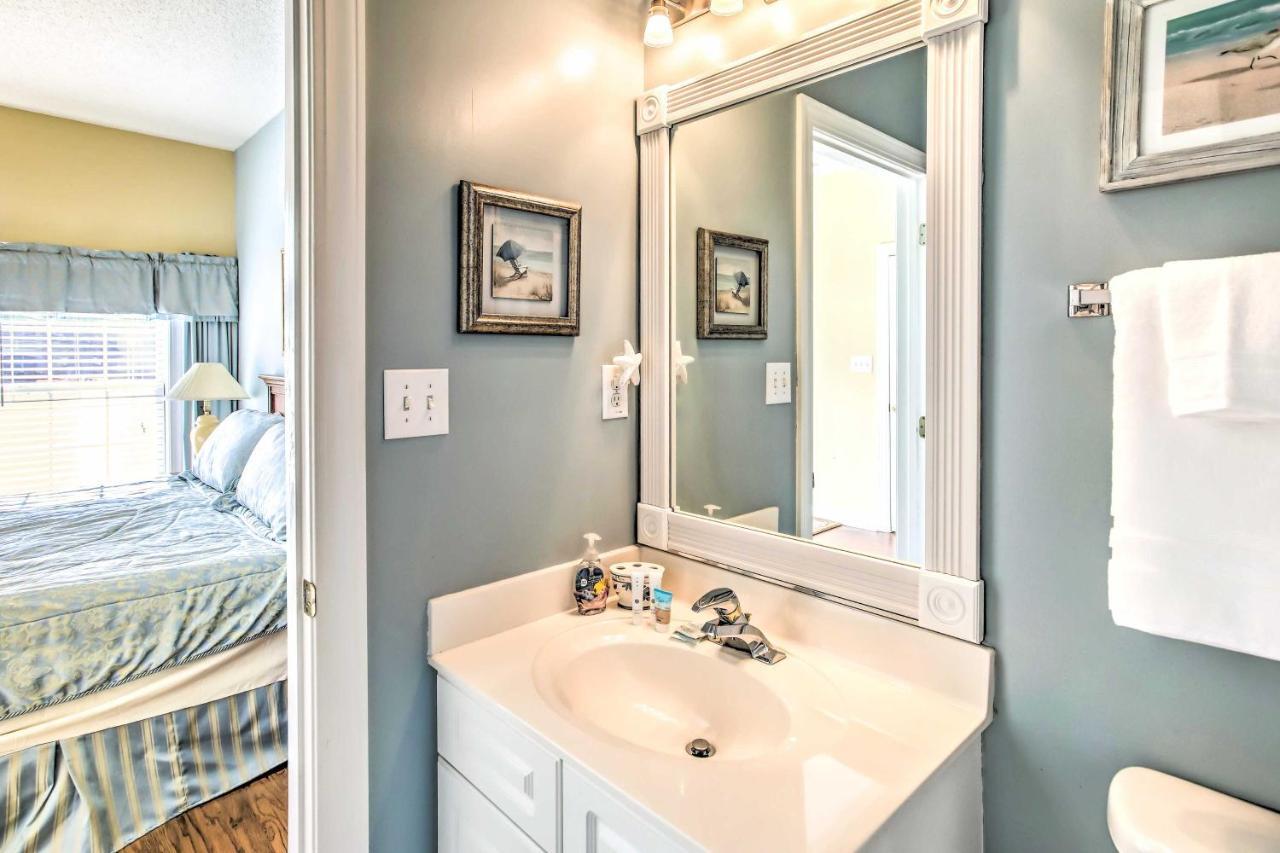With Balcony And Pool Access!