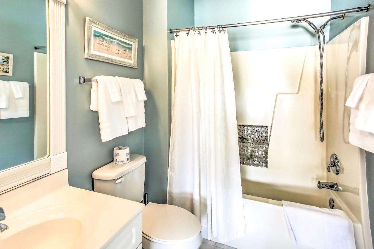 With Balcony And Pool Access! *