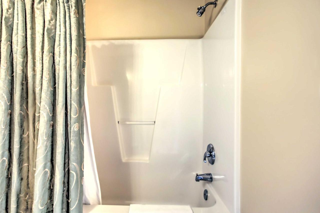 With Balcony And Pool Access! * Myrtle Beach
