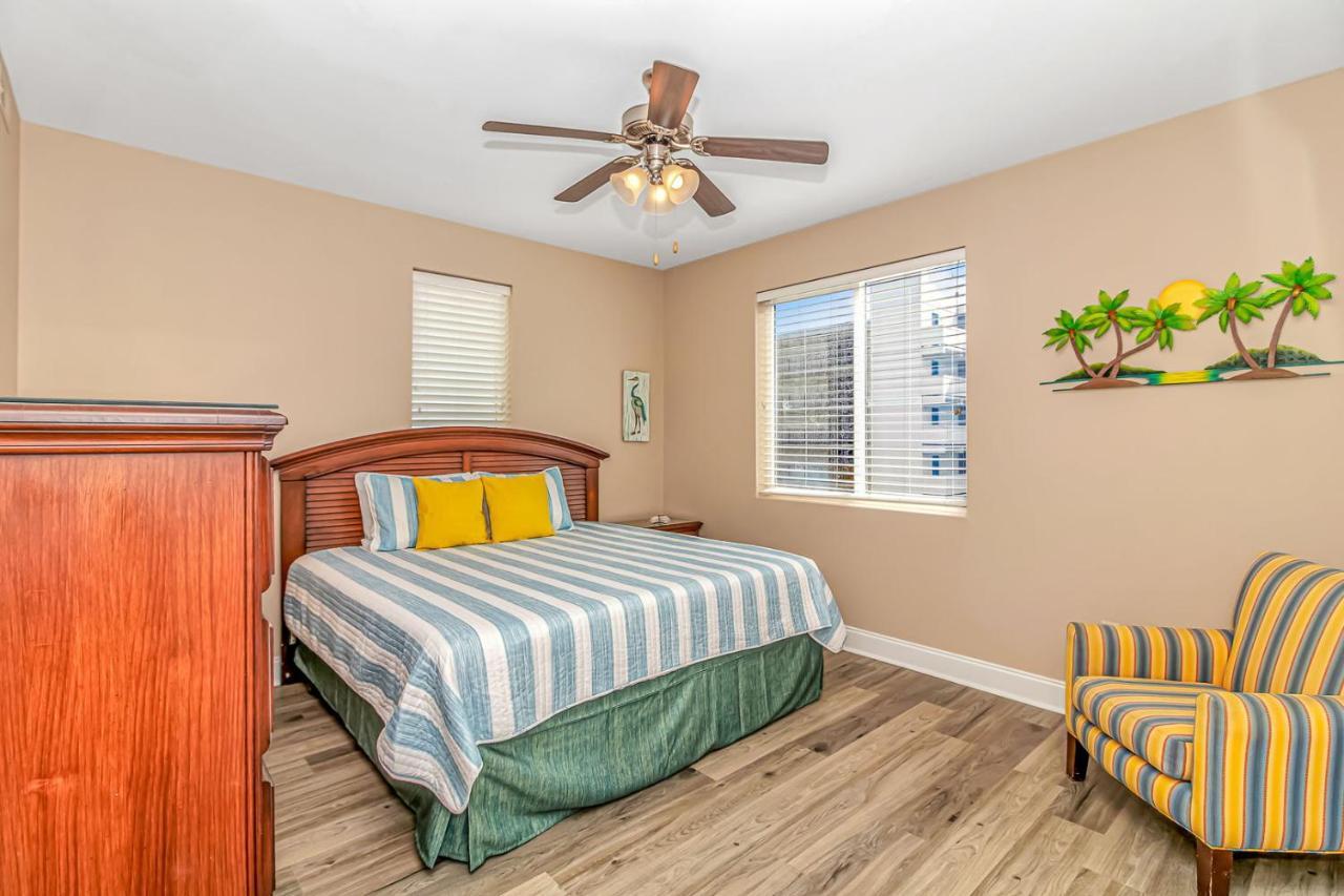Ocean Breeze Luxury 3d, Nicely Updated! Across From The Ocean! Sleeps 18 ! Apartment Myrtle Beach