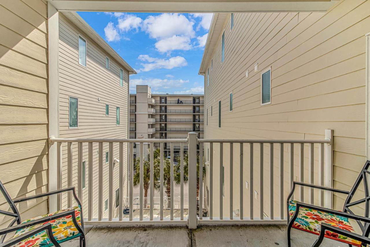 Ocean Breeze Luxury 3d, Nicely Updated! Across From The Ocean! Sleeps 18 ! Apartment
