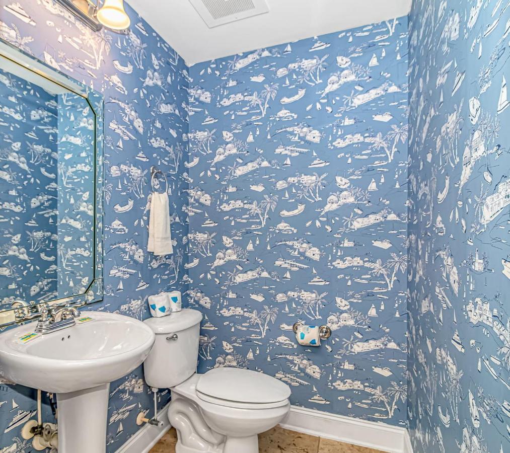Ocean Breeze Luxury 3d, Nicely Updated! Across From The Ocean! Sleeps 18 ! Apartment