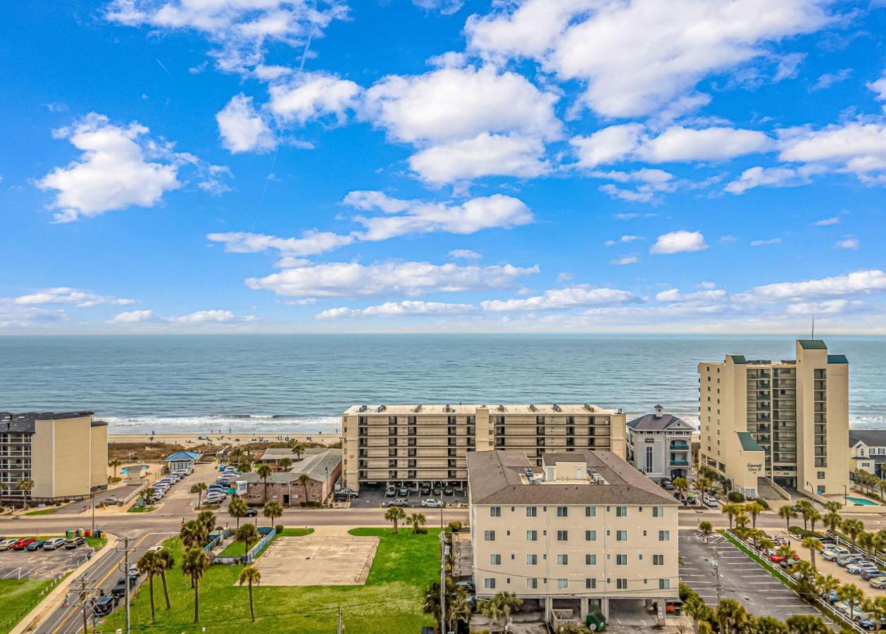 Ocean Breeze Luxury 3d, Nicely Updated! Across From The Ocean! Sleeps 18 !