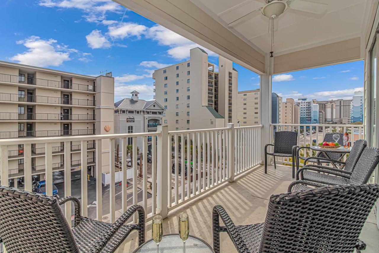 Ocean Breeze Luxury 3d, Nicely Updated! Across From The Ocean! Sleeps 18 !