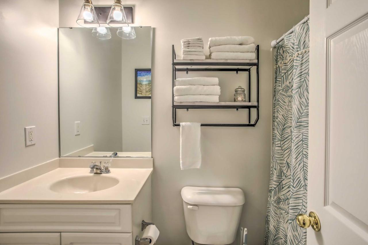 Quaint Myrtle 7 Mi To Shoreline! Apartment