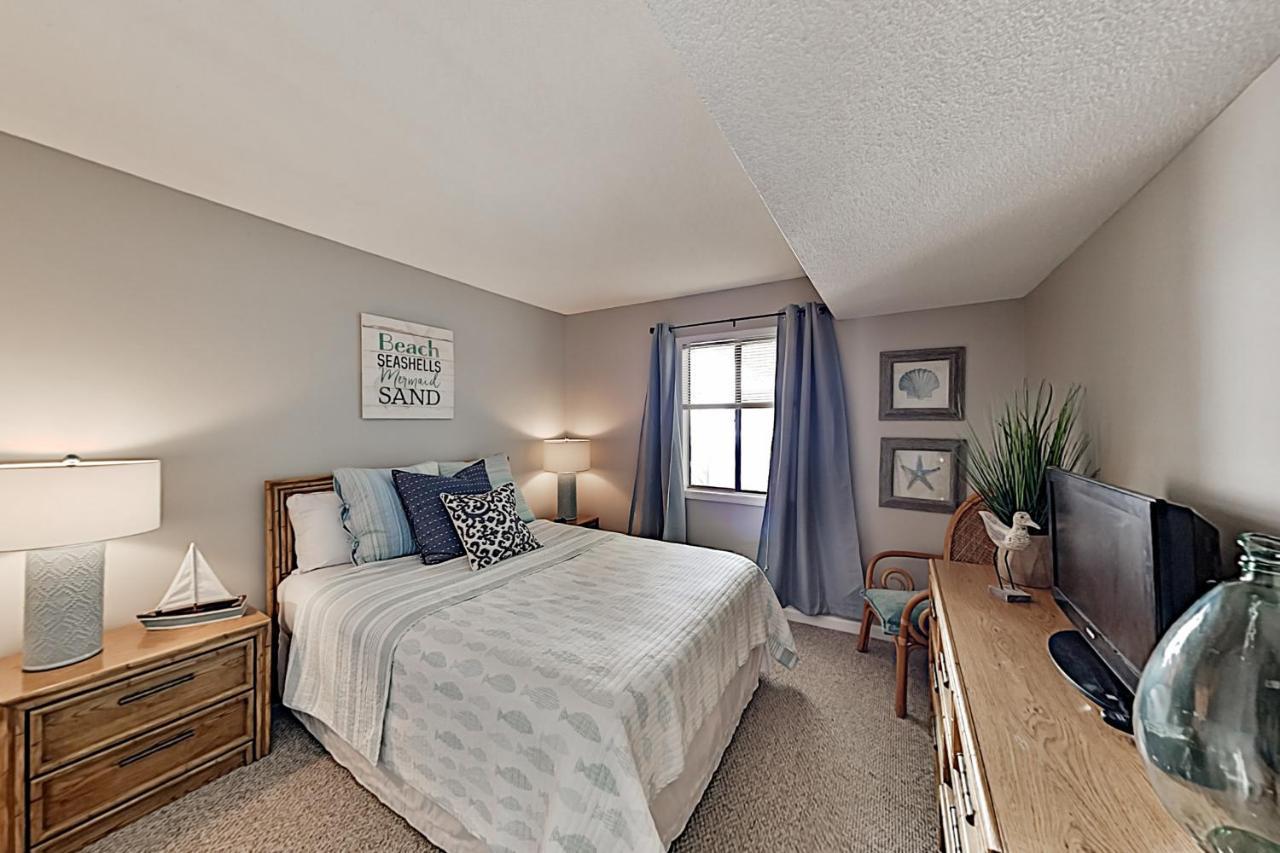 Dolphin Watch & Shore Breeze Apartment *
