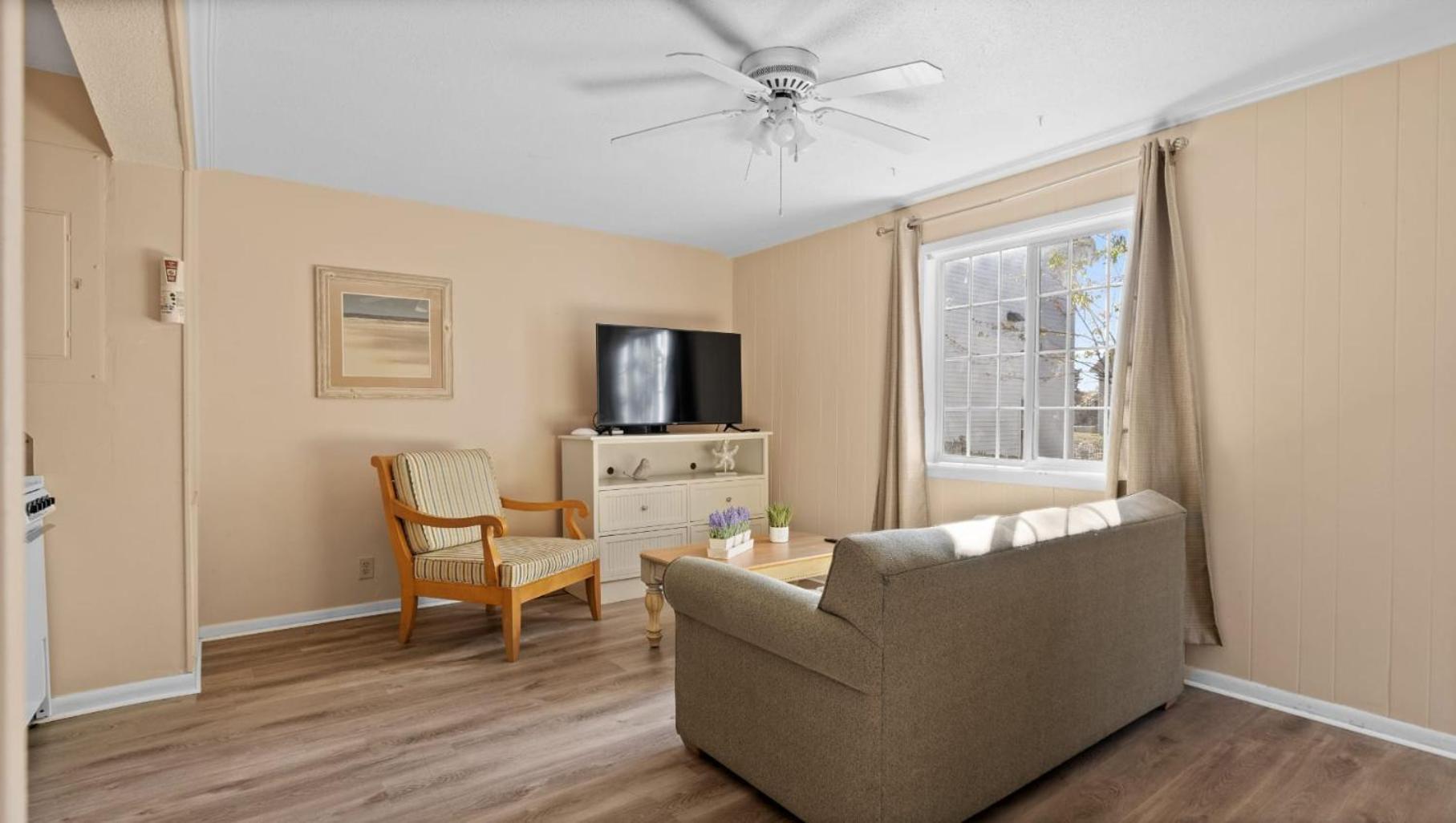 Apartment Cozy 2br Close To The *