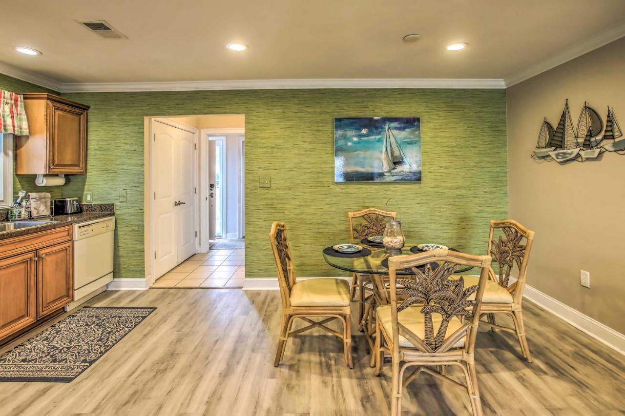 With Deck 1 Mi To Surfside Access! Holiday home Myrtle Beach