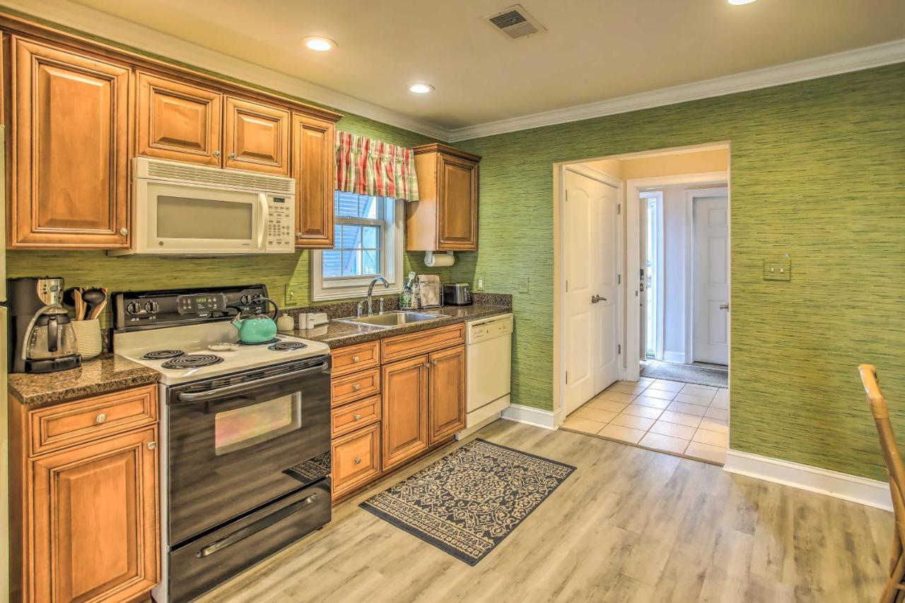 Holiday home With Deck 1 Mi To Surfside Access!